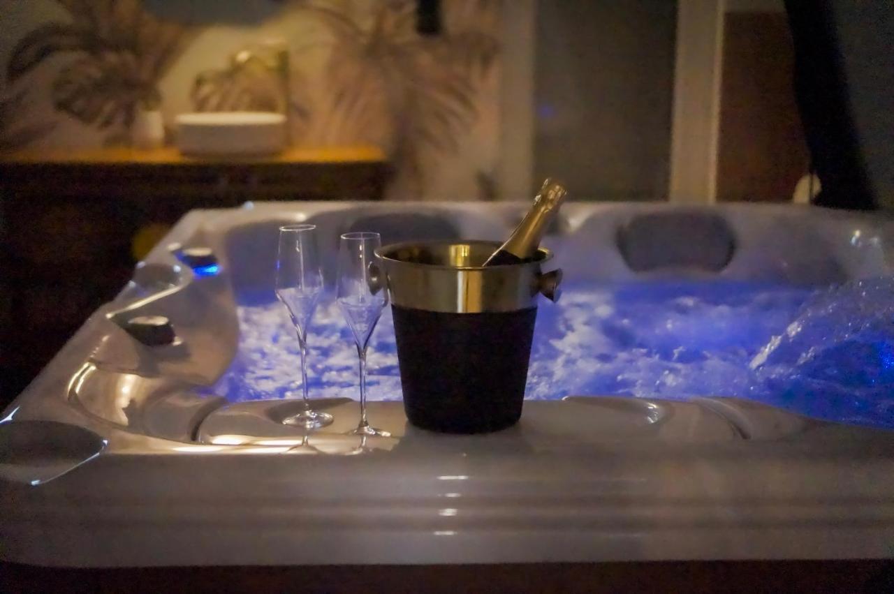 Maison Eliste - Love Gite Chic Avec Jacuzzi Interieur La Gacilly Bagian luar foto
